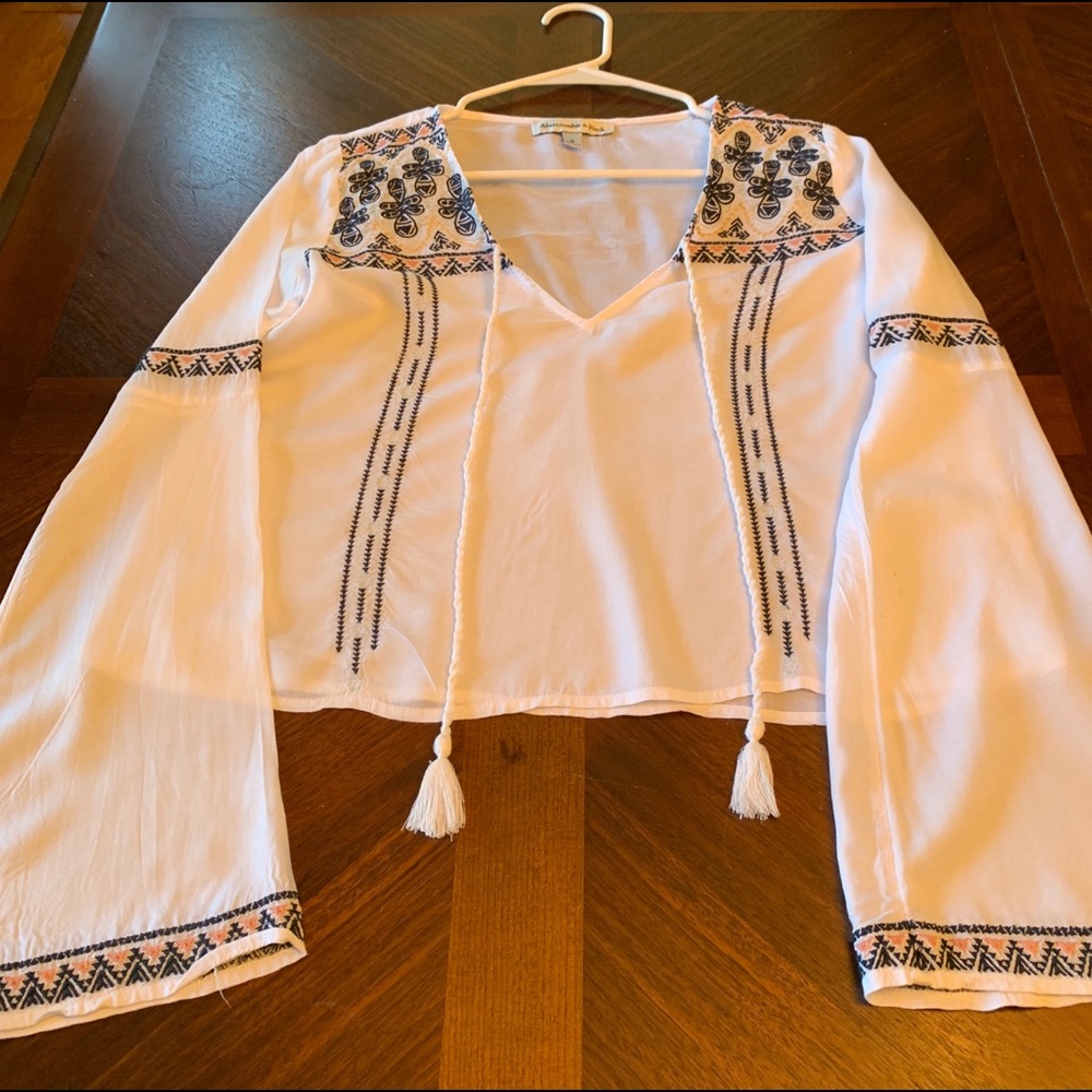 Women’s Abercrombie peasant blouse